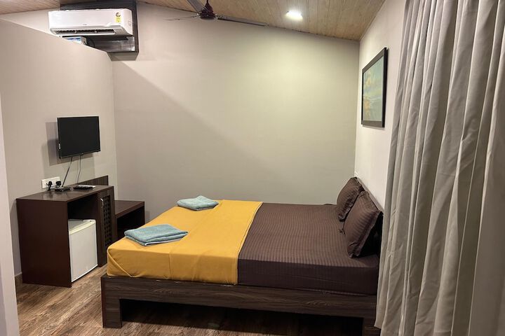 Room 7 of 18