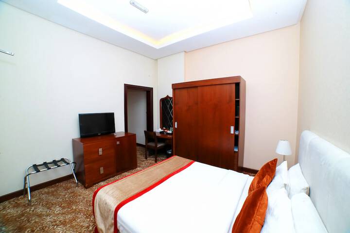 Room 21 of 32