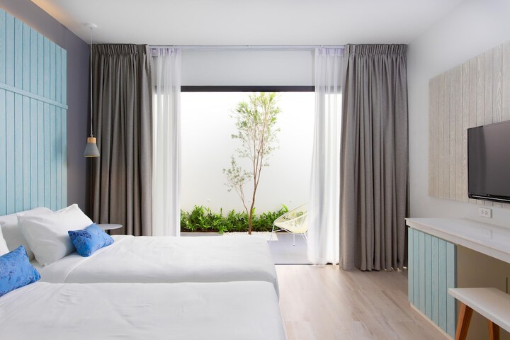 Room 13 of 80