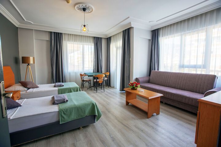 Room 27 of 83