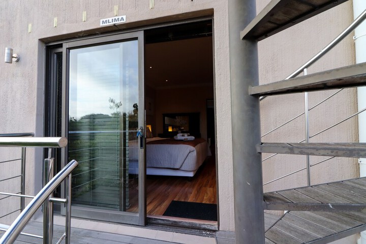 Room 10 of 86