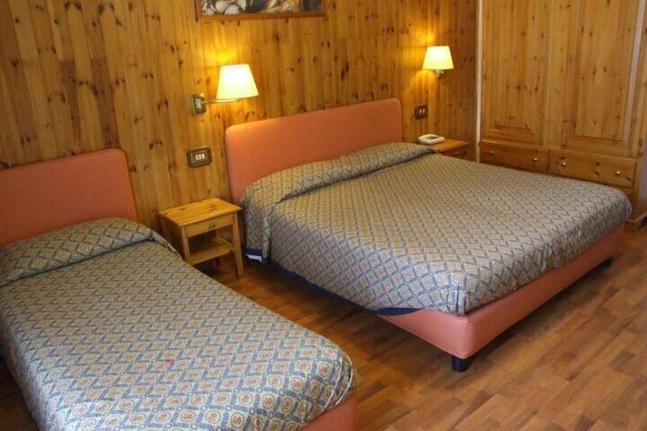 Room 4 of 37