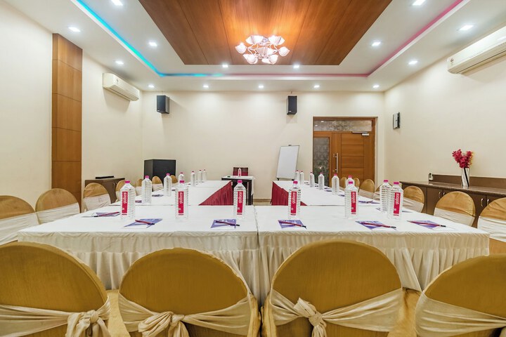 Ballroom/Hall 39 of 48