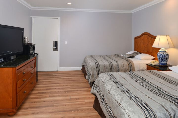 Signature 2 Double Beds (7 of 7)