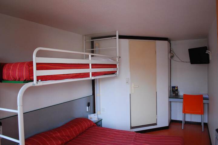 Room 5 of 36