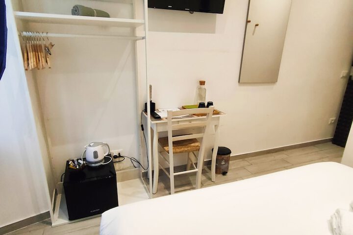 Room 11 of 22