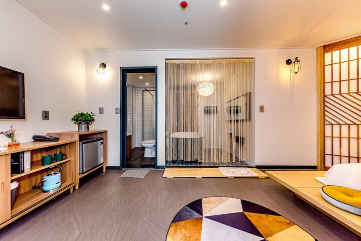 Room 32 of 34