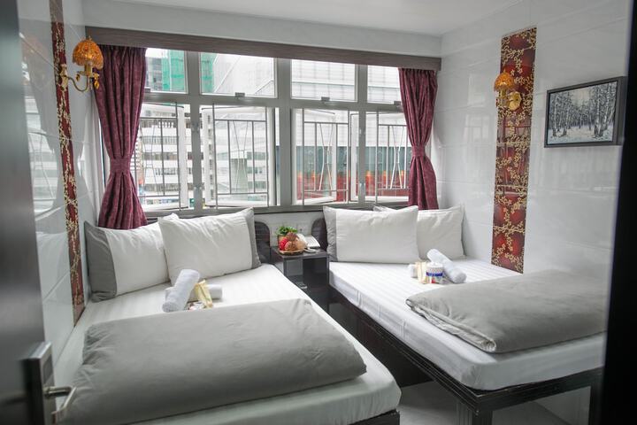 Room 34 of 100