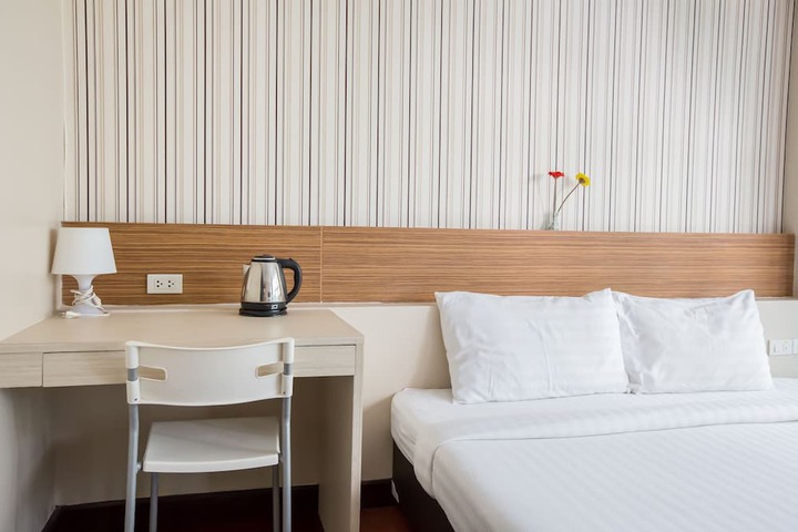 Room 8 of 50