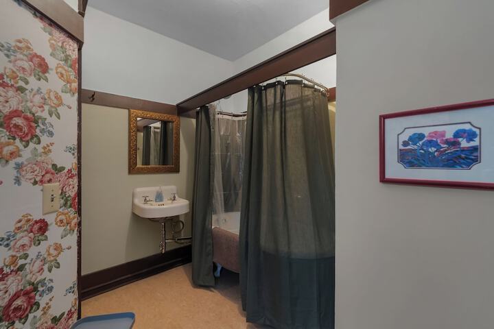 Room 48 of 91