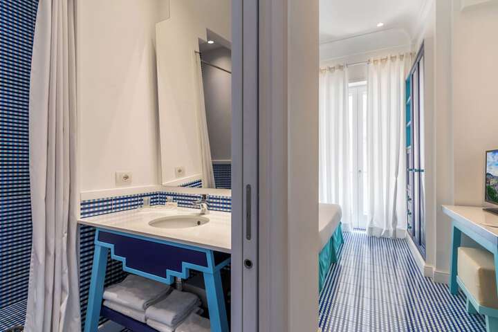 Room 43 of 59