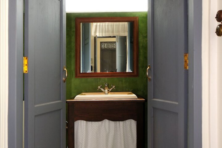 Room 30 of 42