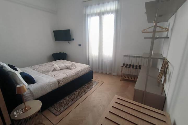 Room 25 of 48