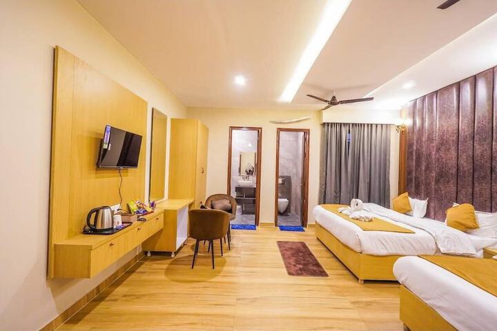 Room 6 of 15