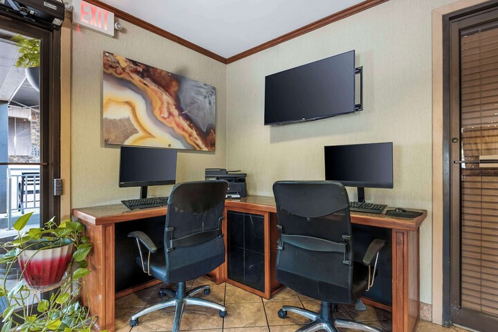 Business Center 40 of 42