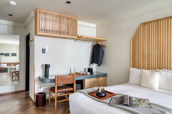 Room 5 of 120