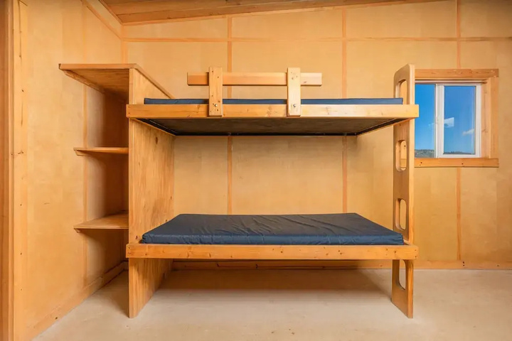 Room 2 of 10