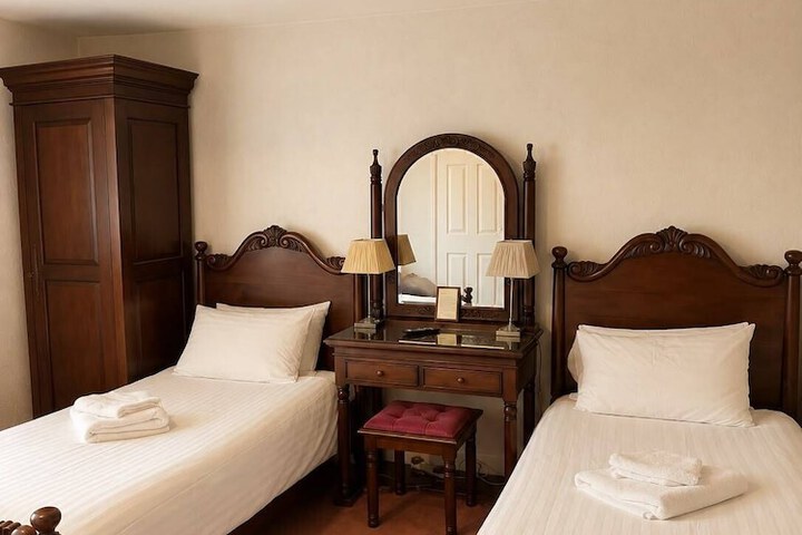 Room 6 of 47