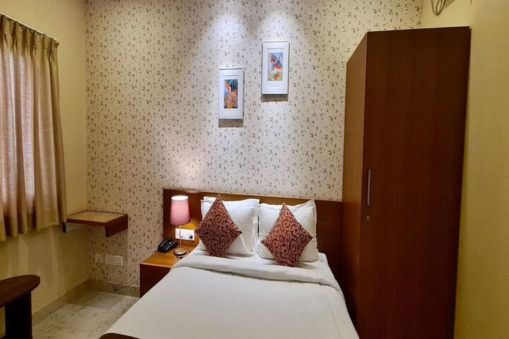 Room 6 of 19
