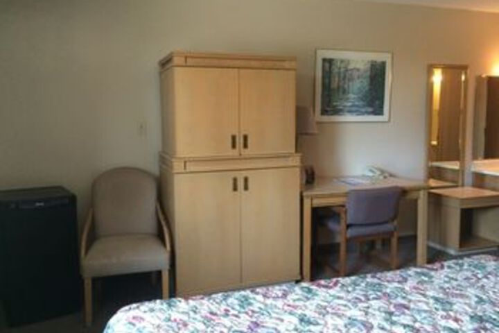 Room 7 of 25