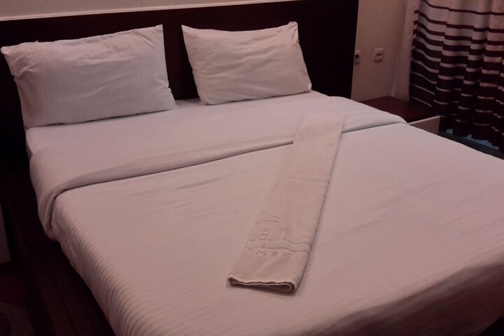 Room 15 of 36