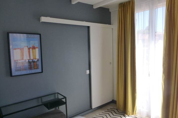 Room 11 of 28