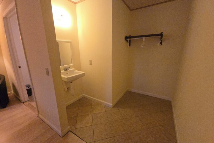 Room 25 of 48