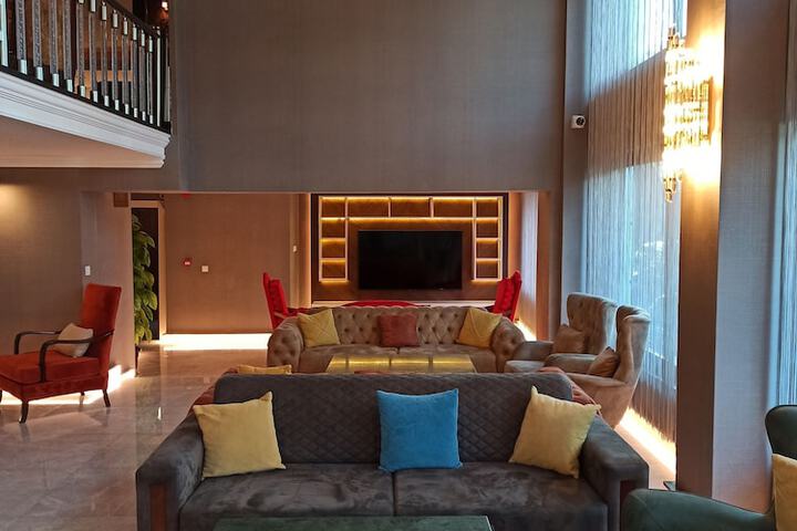Entrance & Lobby