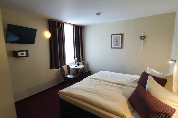 Room 15 of 46