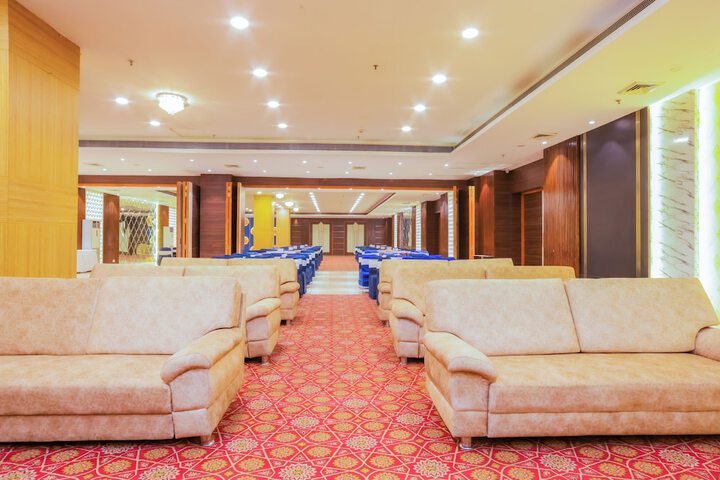 Ballroom/Hall 66 of 80