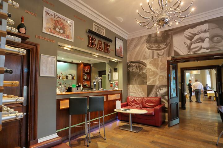Lounge 57 of 71