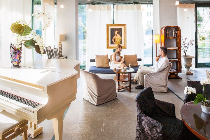 Entrance & Lobby