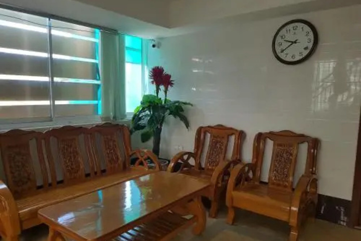 Room 9 of 12