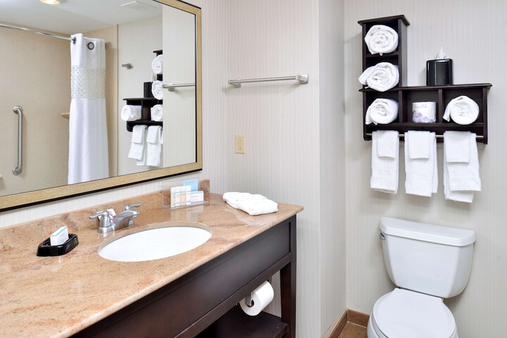 2 Queen Beds Mobility Accessible with Tub (2 of 13)