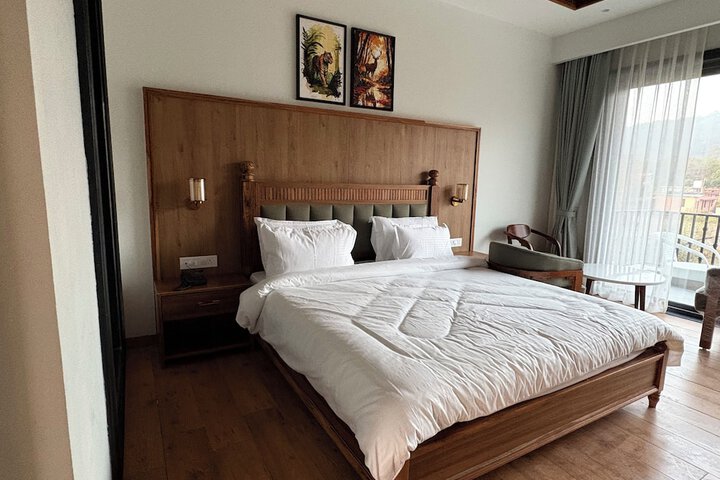Room 4 of 28