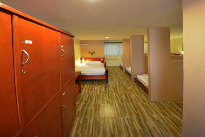 Room 11 of 34