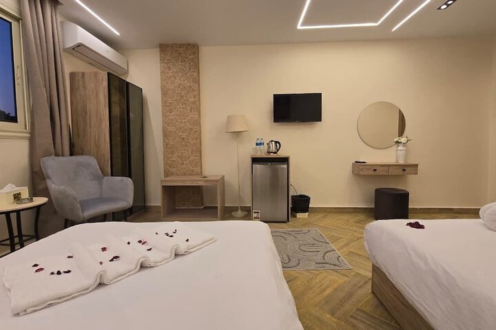 Room 104 of 177