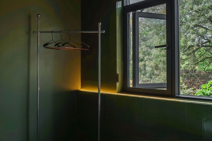 Room 25 of 62