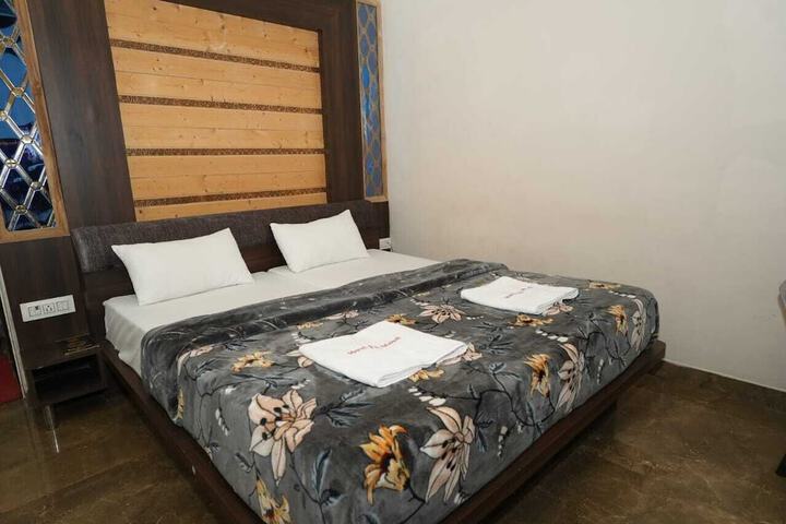 Room 7 of 15