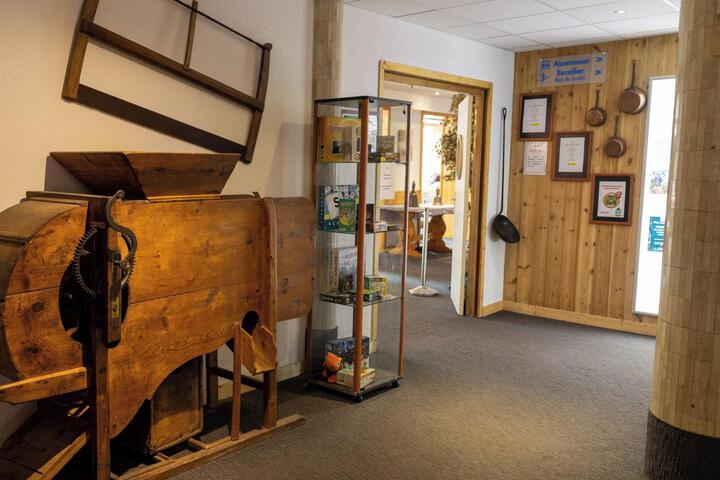 Entrance & Lobby