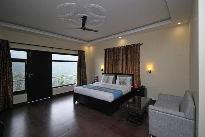 Room 4 of 9