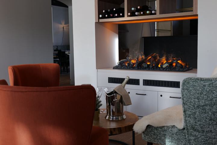 Lounge 38 of 45
