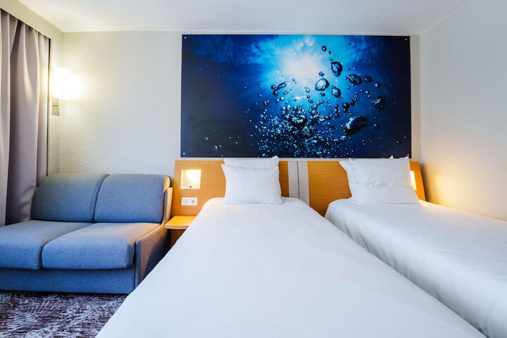 Room 13 of 113
