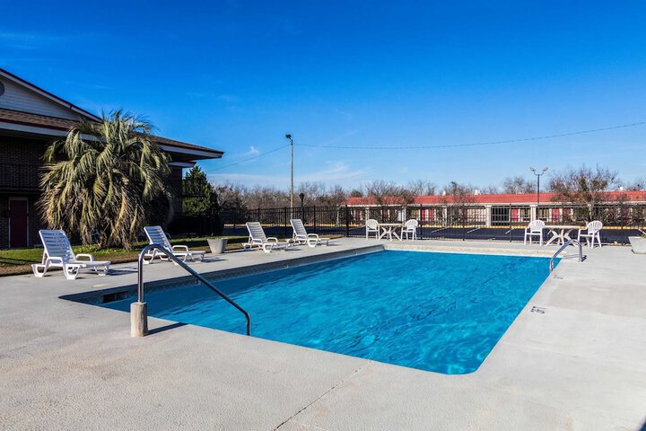 Pool 20 of 33