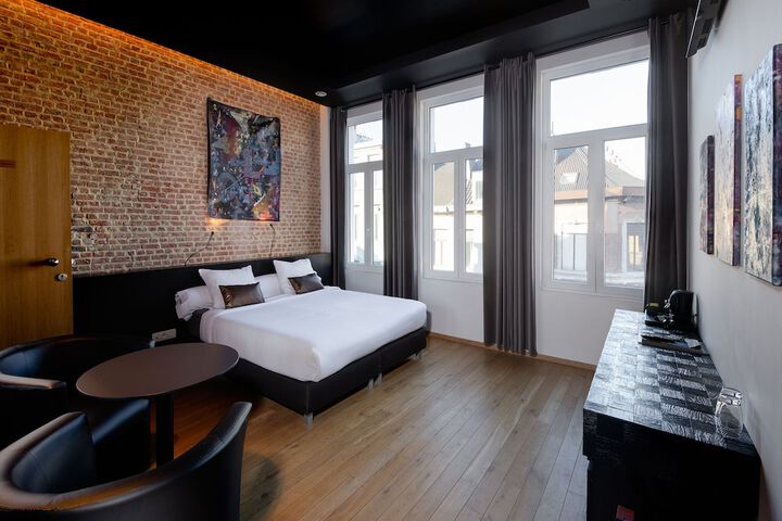 Room 3 of 64