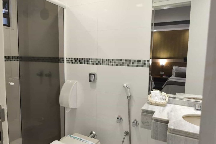 Room 32 of 59