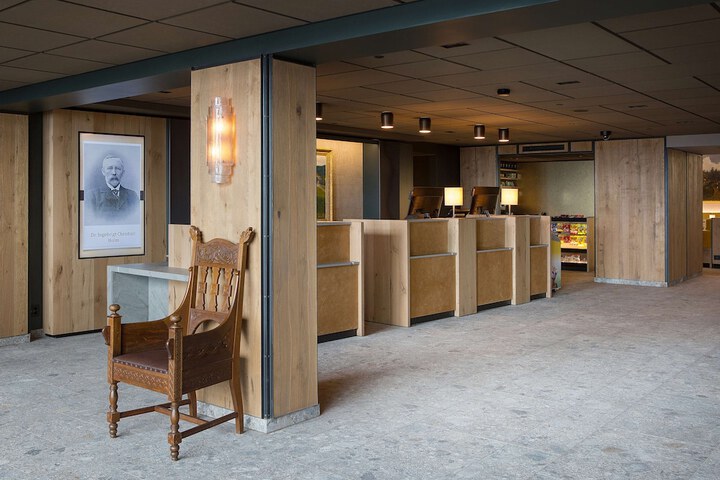 Entrance & Lobby