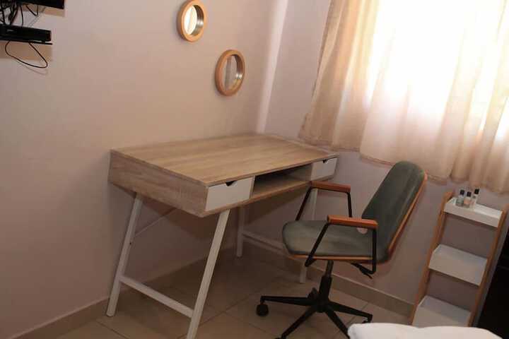 Room 5 of 8