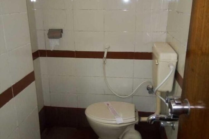 Room 8 of 12