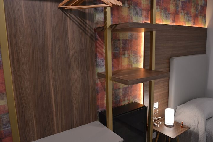 Room 16 of 44